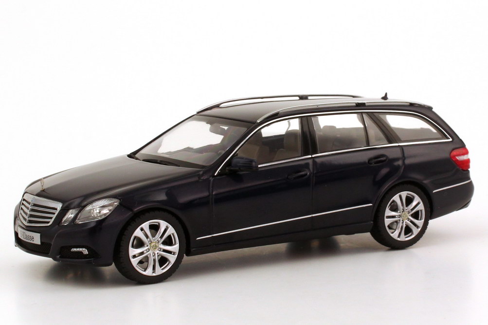 Foto 1:43 Mercedes-Benz E-Klasse T-Modell (S212) Avantgarde tansanitblau-met. Werbemodell Schuco B66962436