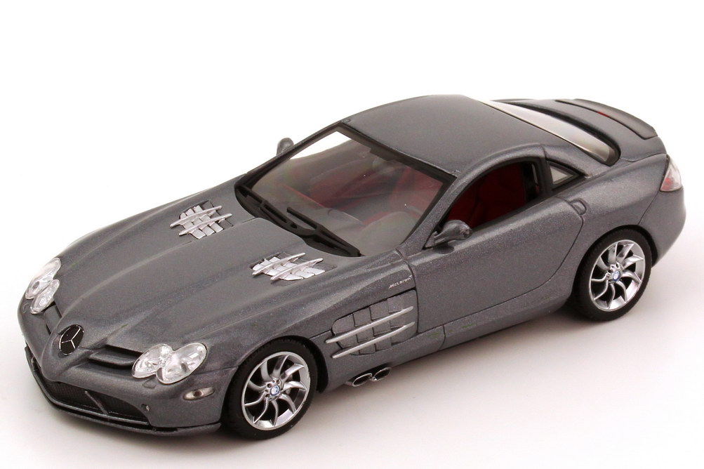 Foto 1:43 Mercedes-Benz SLR McLaren (C199) AMG-anthrazit-met. T-Systems CeBIT 2007 Minichamps 400033022