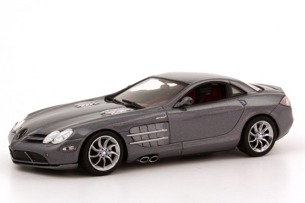 Foto 1:43 Mercedes-Benz SLR McLaren (C199) AMG-anthrazit-met. T-Systems CeBIT 2007 Minichamps 400033022