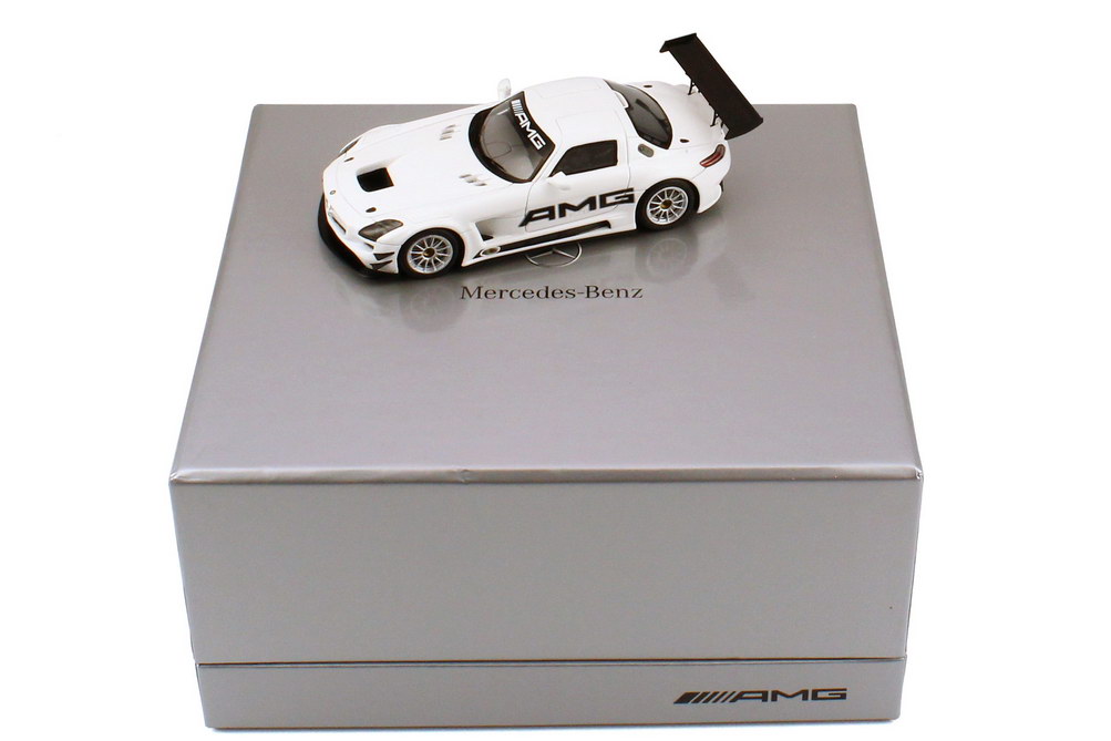 Foto 1:43 Mercedes-Benz SLS AMG GT3 (C197) AMG weiß Werbemodell Spark B66960016