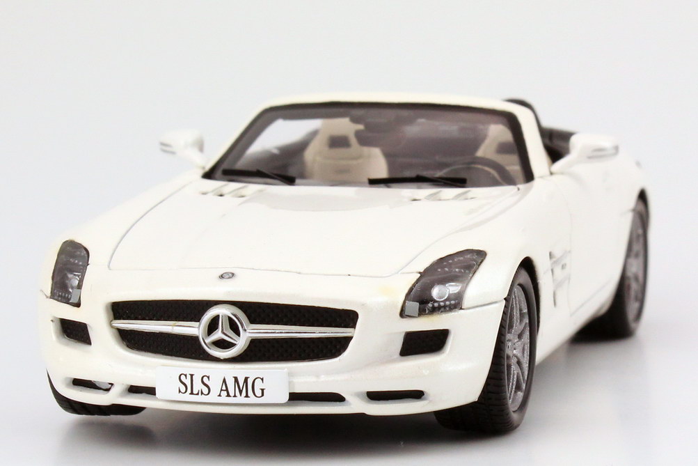 Foto 1:43 Mercedes-Benz SLS AMG Roadster (R197) dsigno-mystic-weiß-met. Werbemodell Spark B66960159