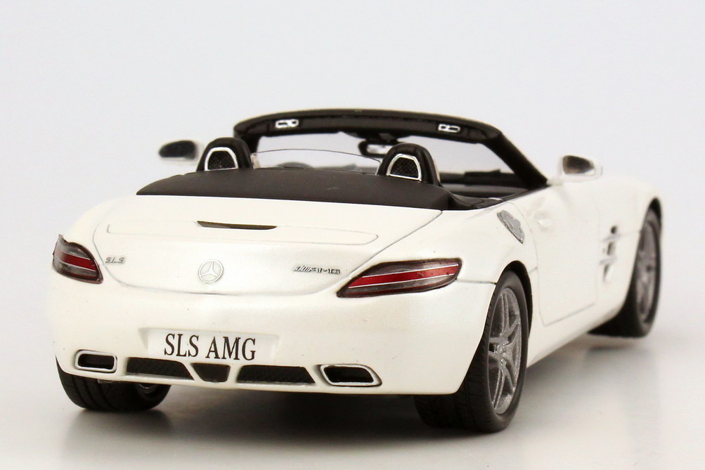 Foto 1:43 Mercedes-Benz SLS AMG Roadster (R197) dsigno-mystic-weiß-met. Werbemodell Spark B66960159