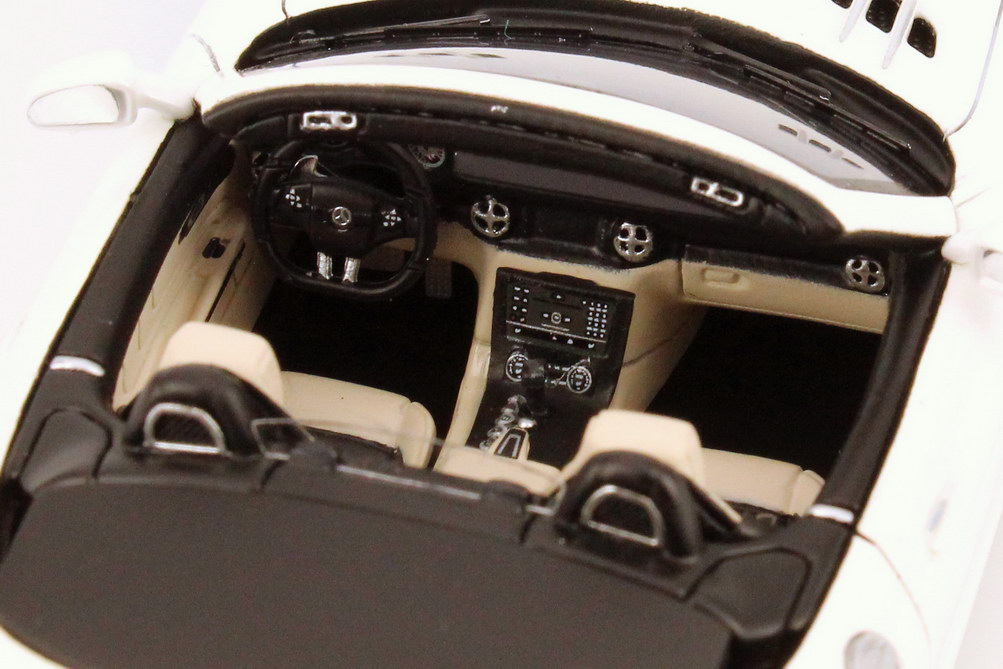 Foto 1:43 Mercedes-Benz SLS AMG Roadster (R197) dsigno-mystic-weiß-met. Werbemodell Spark B66960159