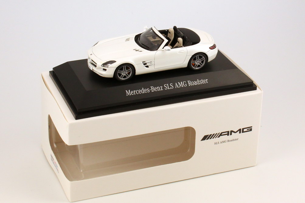 Foto 1:43 Mercedes-Benz SLS AMG Roadster (R197) dsigno-mystic-weiß-met. Werbemodell Spark B66960159