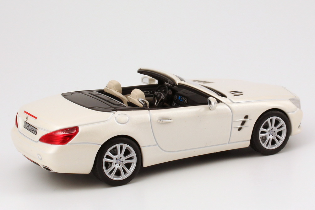 Foto 1:43 Mercedes-Benz SL-Klasse 2012 (R231) diamant-weiß-met. bright Werbemodell Norev B66960104