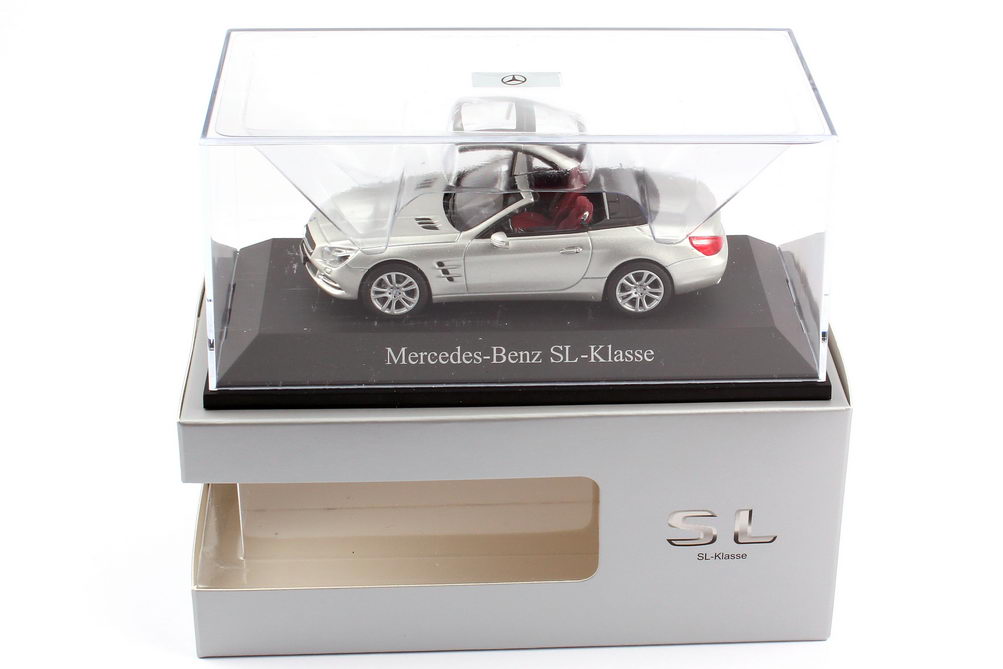Foto 1:43 Mercedes-Benz SL-Klasse 2012 (R231) iridium-silber-met. Werbemodell Norev B66960103