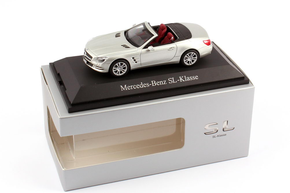 Foto 1:43 Mercedes-Benz SL-Klasse 2012 (R231) iridium-silber-met. Werbemodell Norev B66960103