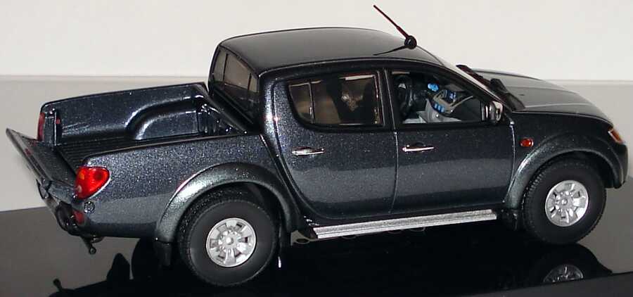 Foto 1:43 Mitsubishi L200 PickUp 2006 titanium-grau-met. Werbemodell Vitesse MME50123