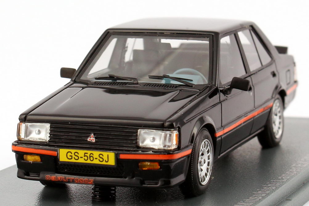 Foto 1:43 Mitsubishi Lancer EX 2000 Turbo SB schwarz NEO Scale Models 45256