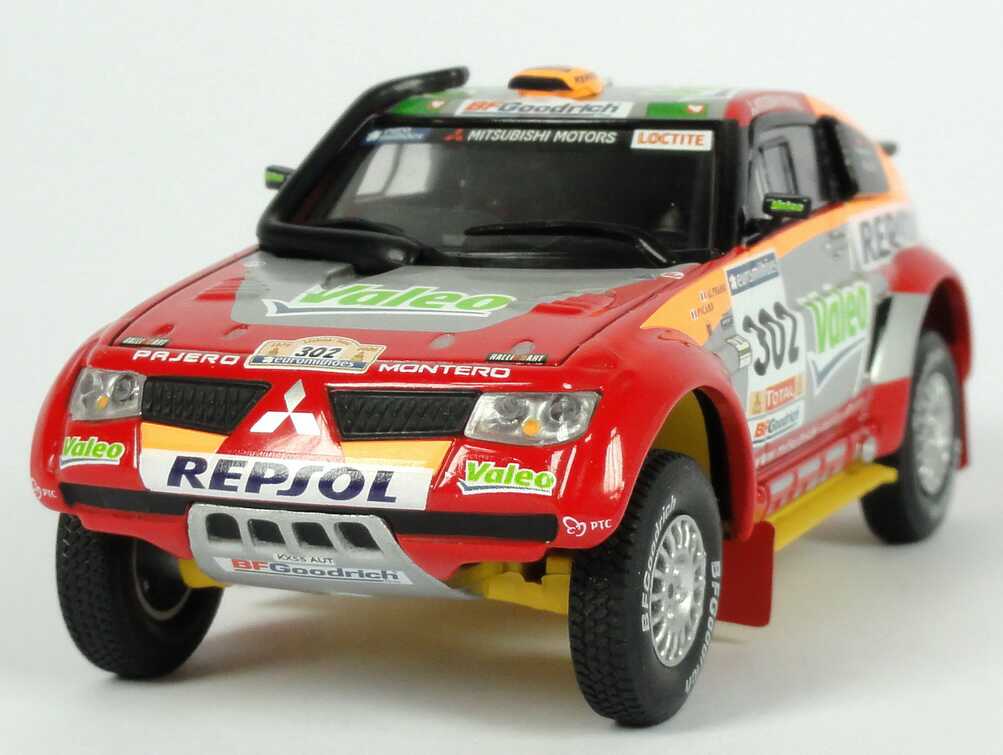 Foto 1:43 Mitsubishi Pajero Evolution V Rallye Paris Dakar 2006 Repsol, Valeo Nr.302, Alphand / Picard Siegerfahrzeug Norev 800105