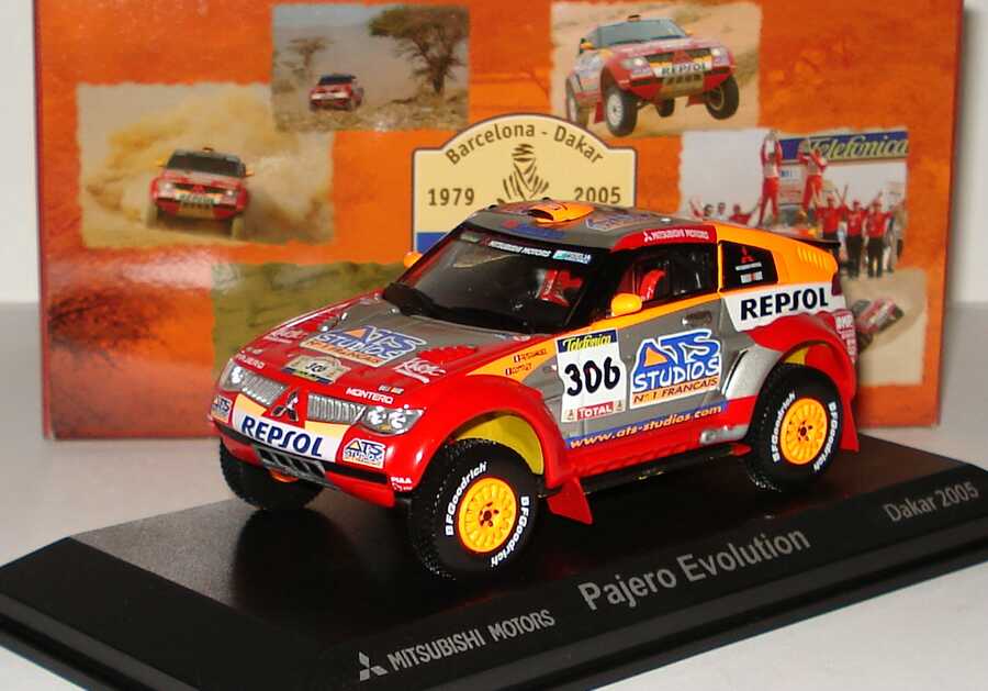 Foto 1:43 Mitsubishi Pajero Evolution Rallye Paris Dakar 2005 Repsol, ATS Studios Nr.306, Peterhansel/Cottret Werbemodell Siegerfahrzeug Norev MME50100