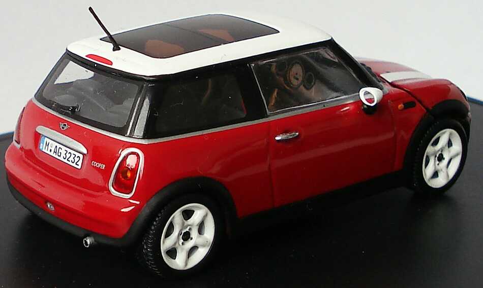 Foto 1:43 New Mini Cooper chilired mit weißen Streifen, Dach weiß Werbemodell Minichamps 80420029829