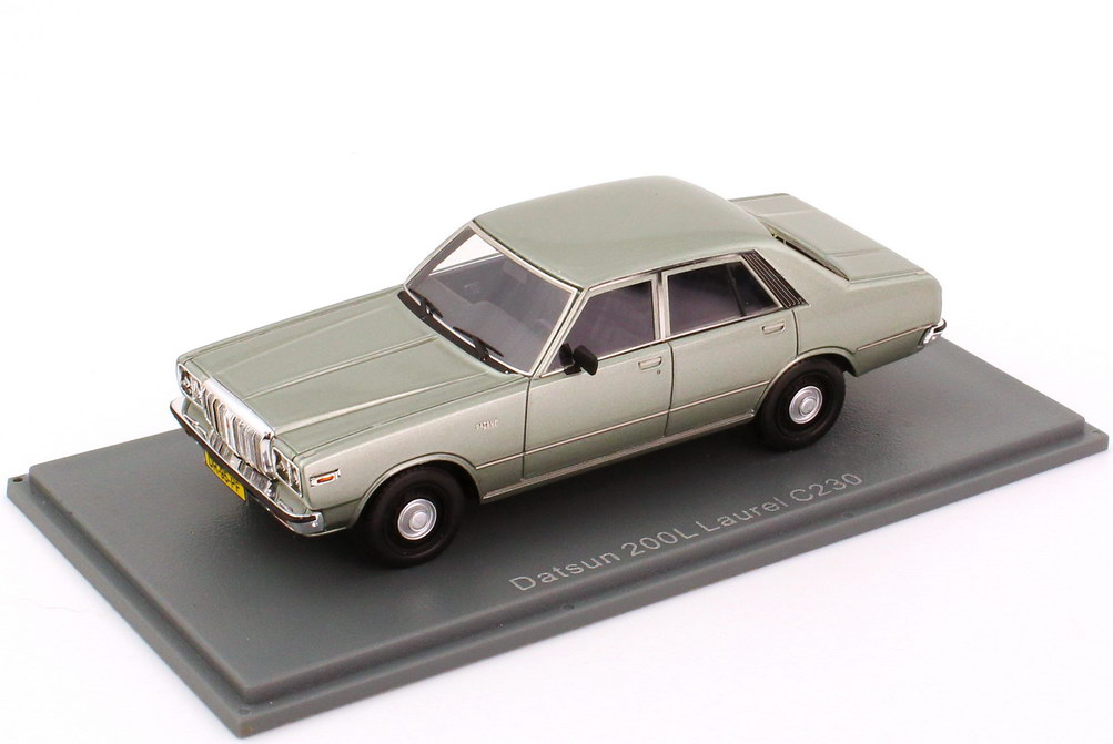 Foto 1:43 Nissan Datsun 200L Laurel (C230) silber-grün-met. NEO Scale Models 44495