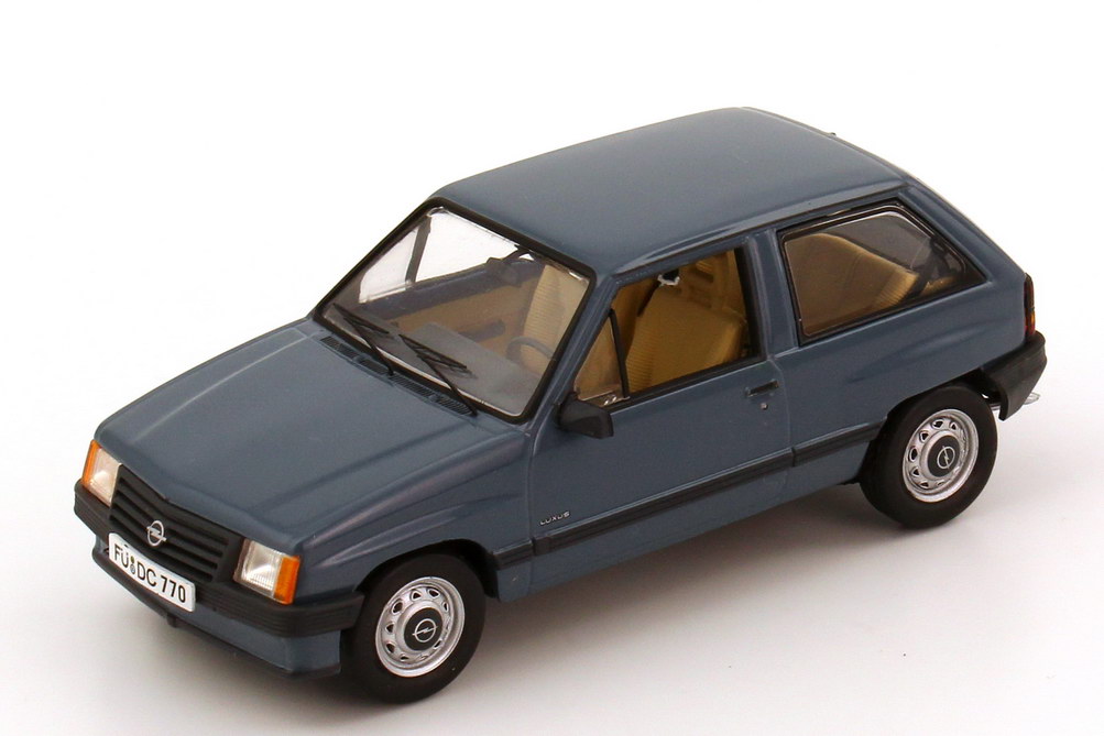 Foto 1:43 Opel Corsa A Luxus porzellan-blau Schuco 03411