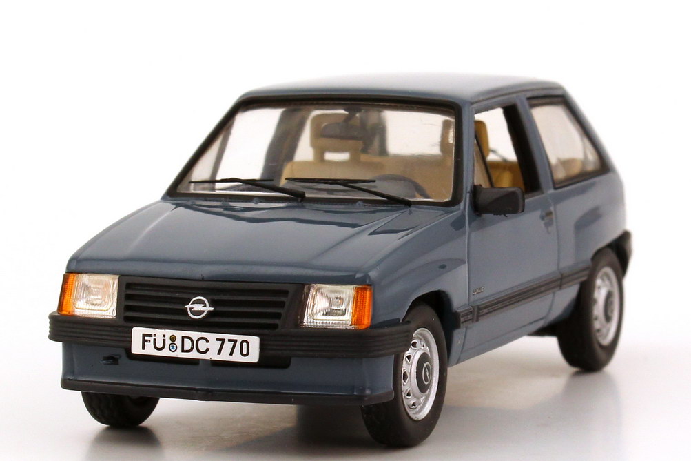 Foto 1:43 Opel Corsa A Luxus porzellan-blau Schuco 03411
