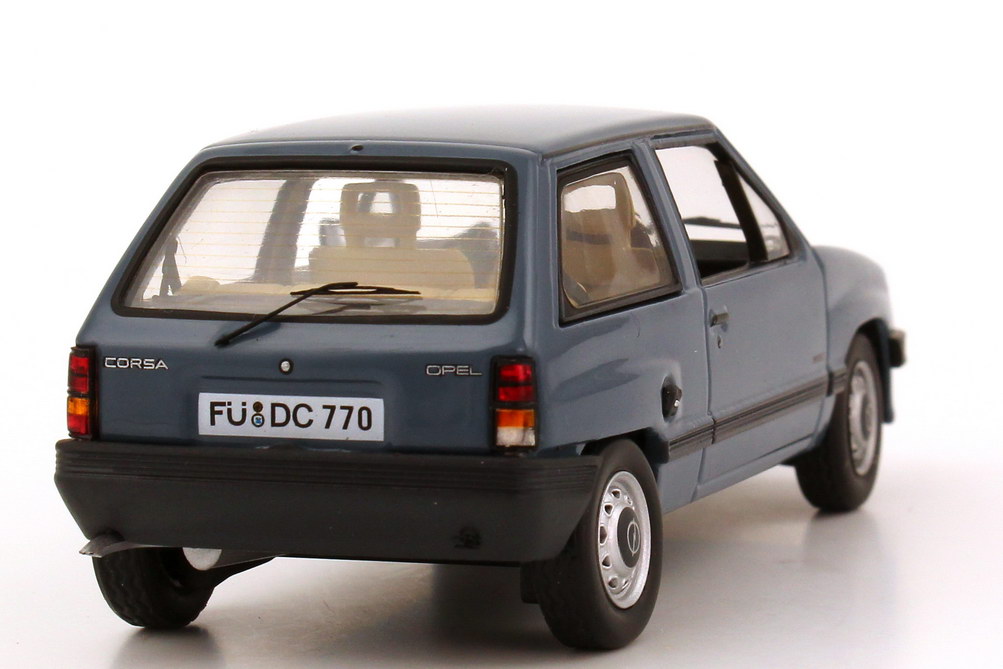 Foto 1:43 Opel Corsa A Luxus porzellan-blau Schuco 03411
