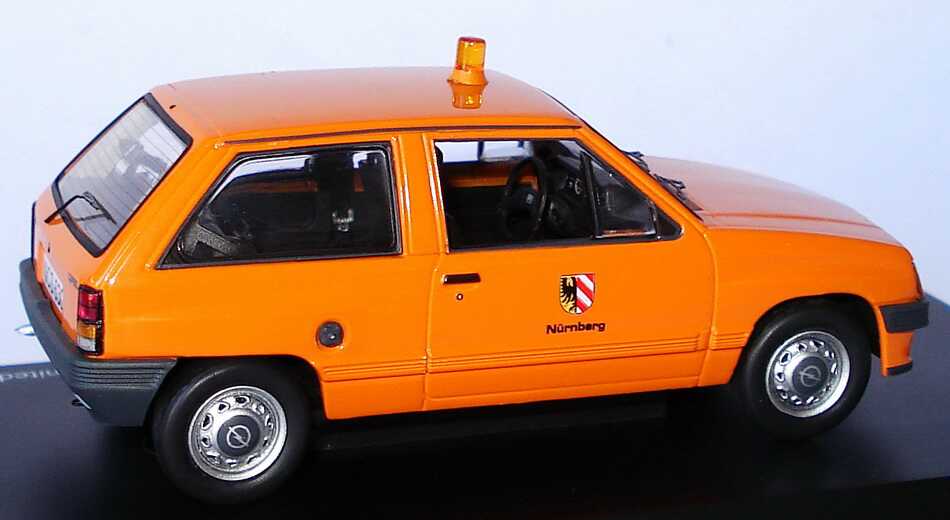 Foto 1:43 Opel Corsa A orange kommunal Stadt Nürnberg Schuco 03413
