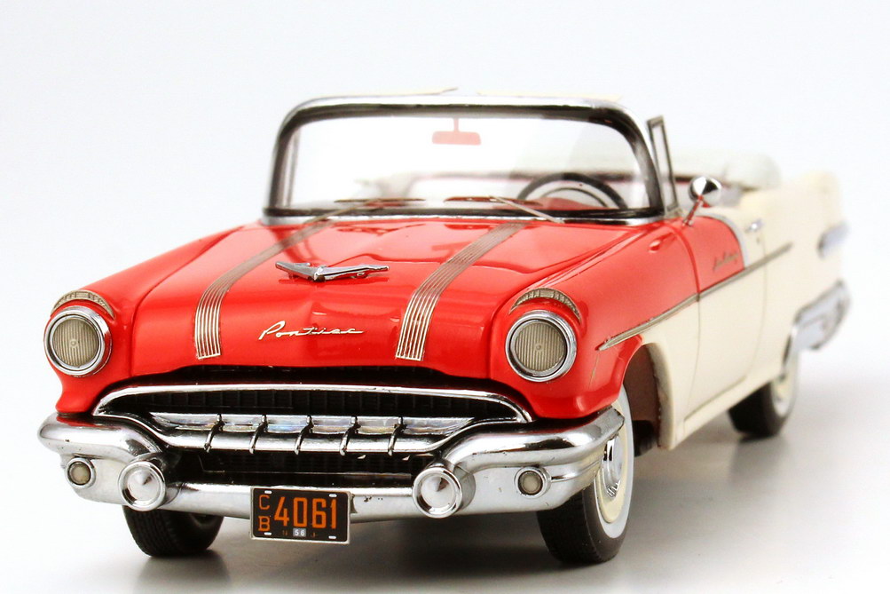 Foto 1:43 Pontiac Star Chief Convertible (1955) rot/beige NEO Scale Models 44061