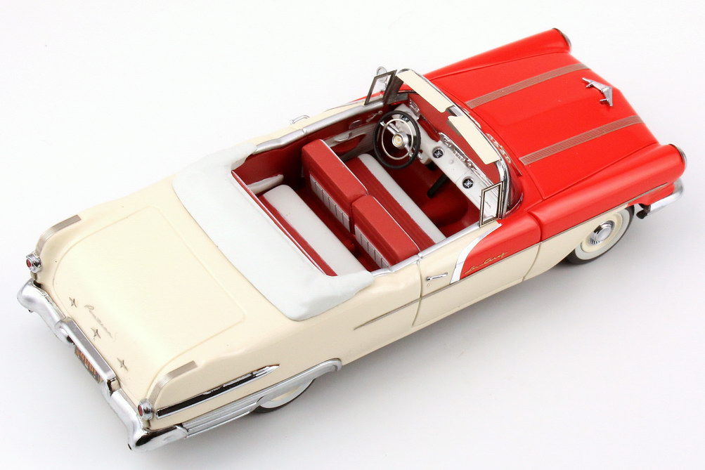 Foto 1:43 Pontiac Star Chief Convertible (1955) rot/beige NEO Scale Models 44061