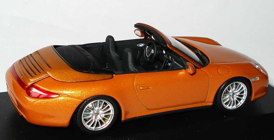 Foto 1:43 Porsche 911 Carrera 4 Cabrio (997, Modell 2009) nordischgold-met. Werbemodell Minichamps WAP02001618
