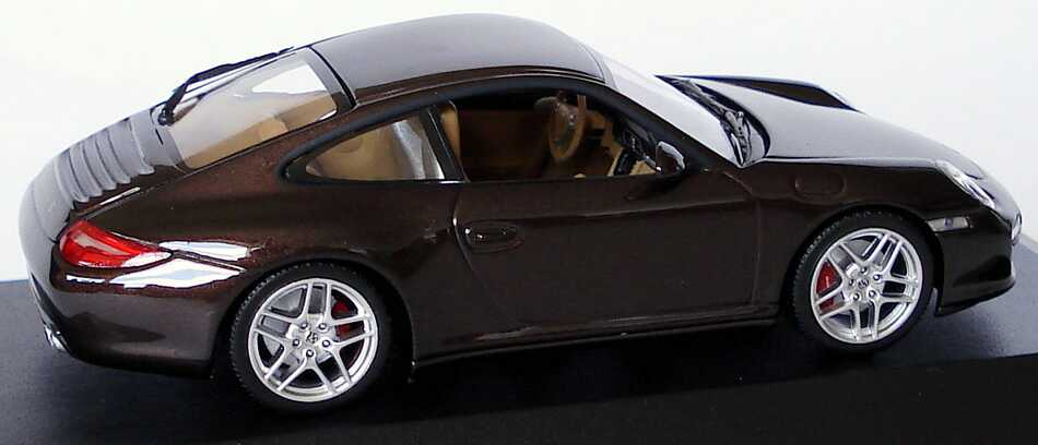 Foto 1:43 Porsche 911 Carrera S (997, Modell 2009) macadamia-met. Werbemodell Minichamps WAP02001318