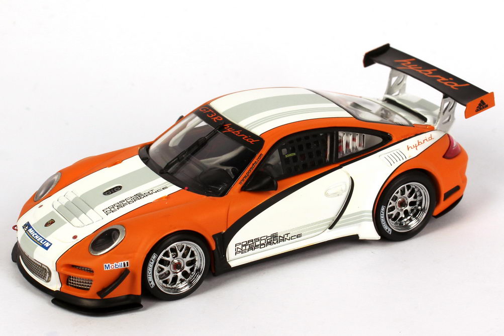 Foto 1:43 Porsche 911 GT3 R Hybrid (997) weiß/orange (Präsentation 2010) Minichamps 400108900