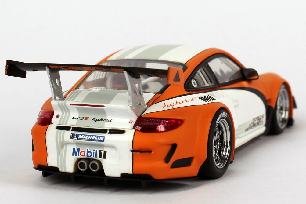 Foto 1:43 Porsche 911 GT3 R Hybrid (997) weiß/orange (Präsentation 2010) Minichamps 400108900