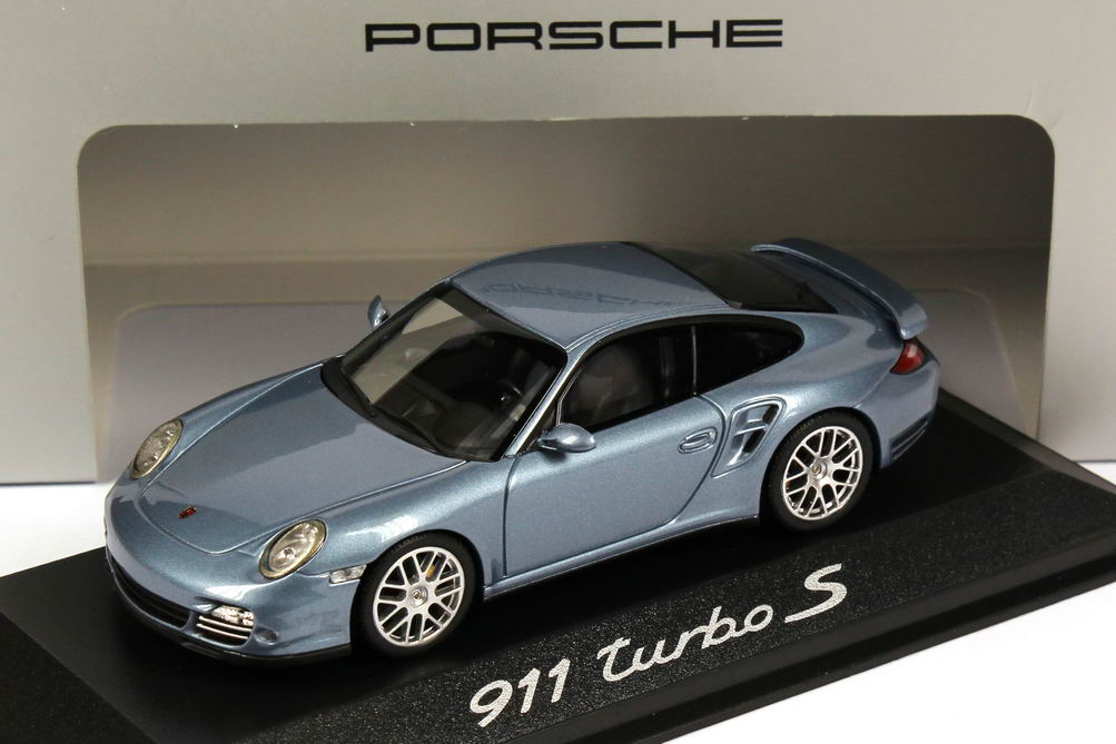 Foto 1:43 Porsche 911 turbo S (997, Modell 2010) eis-blau-met. Werbemodell Minichamps WAP0200120A