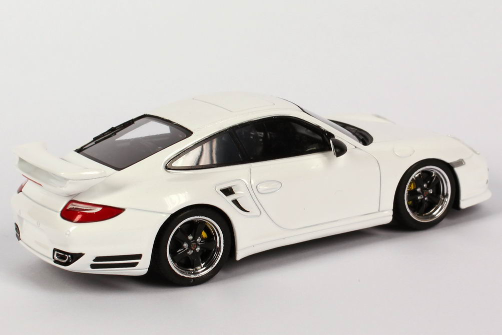 Foto 1:43 Porsche 911 turbo S Tequipment (997, Modell 2010) weiß Werbemodell Spark WAP0200290C