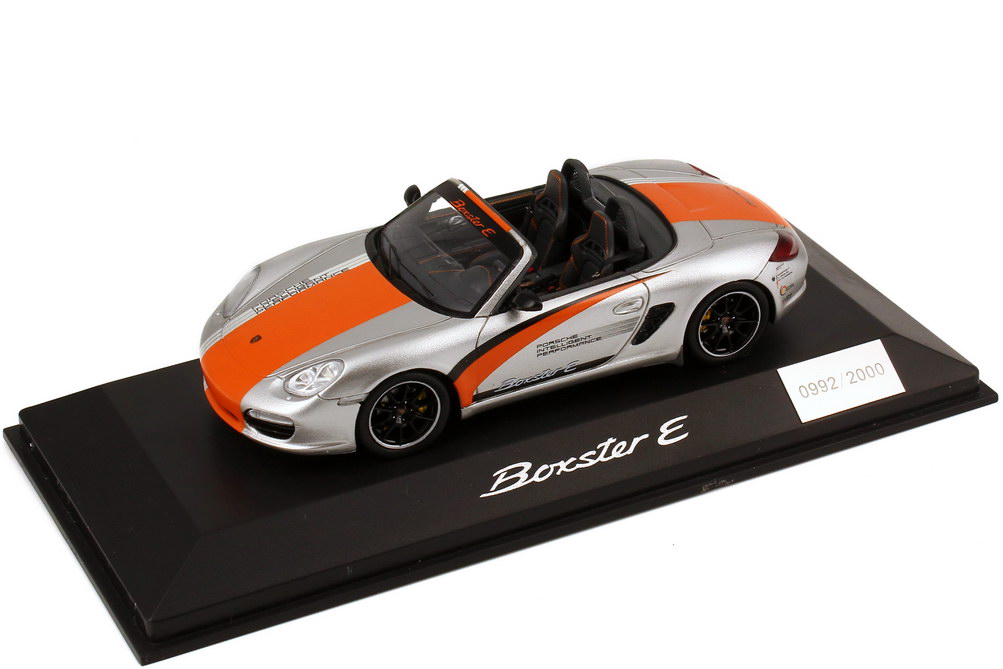 Foto 1:43 Porsche Boxster E (987, Modell 2009) silber-met./orange Porsche Inteligence Performance Werbemodell Spark WAP0200080C