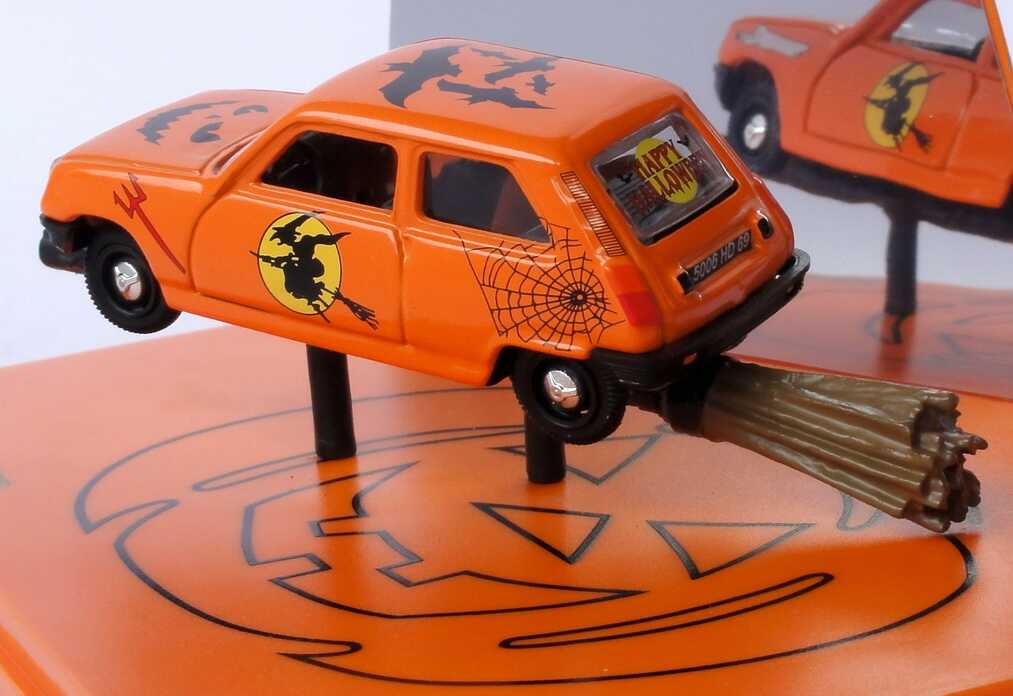 Foto 1:43 Renault R5 orange Happy Halloween mit Besen Norev 510502