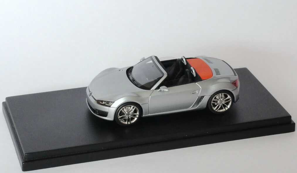 Foto 1:43 VW Concept Blue Sport reflexsilber-met. NAIAS Detroit 2009 Werbemodell M.R. Collection 000099300A001