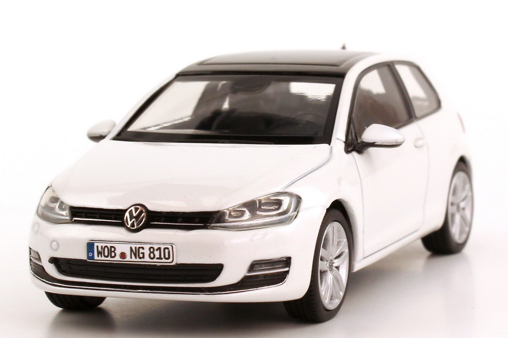 Foto 1:43 VW Golf VII 2012 2türig oryx-weiß perleffekt Werbemodell herpa 5G3099300C9A