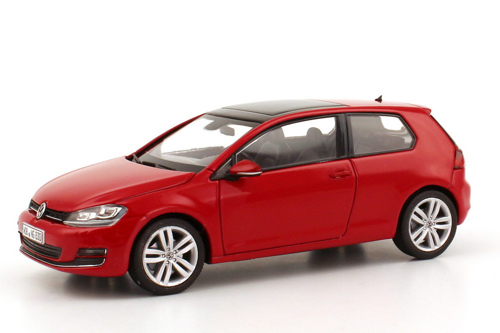 Foto 1:43 VW Golf VII 2012 2türig tornado-rot Werbemodell herpa 5G3099300ANA