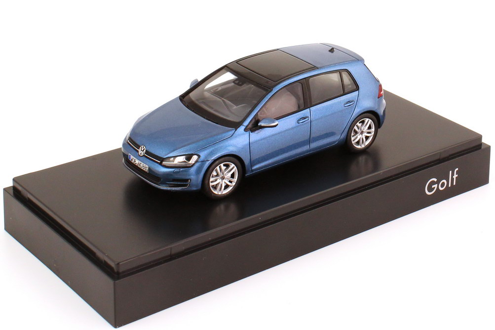 Foto 1:43 VW Golf VII 2012 4türig pacific-blue-met. Werbemodell Spark 5G4099300AF5A