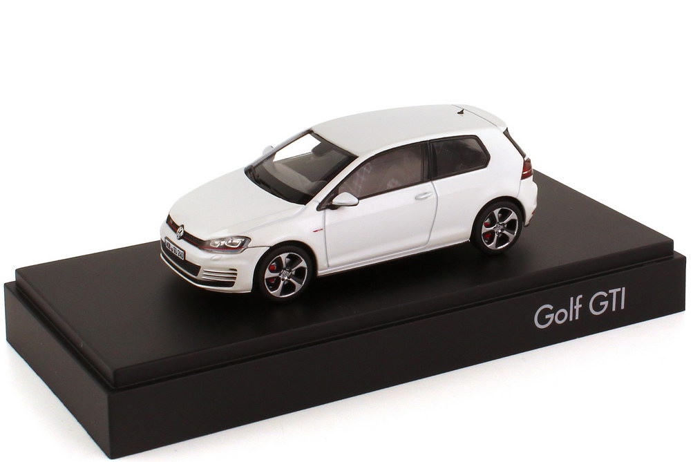 Foto 1:43 VW Golf VII GTI 2013 2türig oryx-weiß-perleffekt Werbemodell herpa 5G3099300AUJV