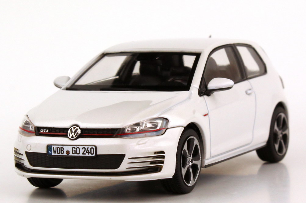 Foto 1:43 VW Golf VII GTI 2013 2türig oryx-weiß-perleffekt Werbemodell herpa 5G3099300AUJV
