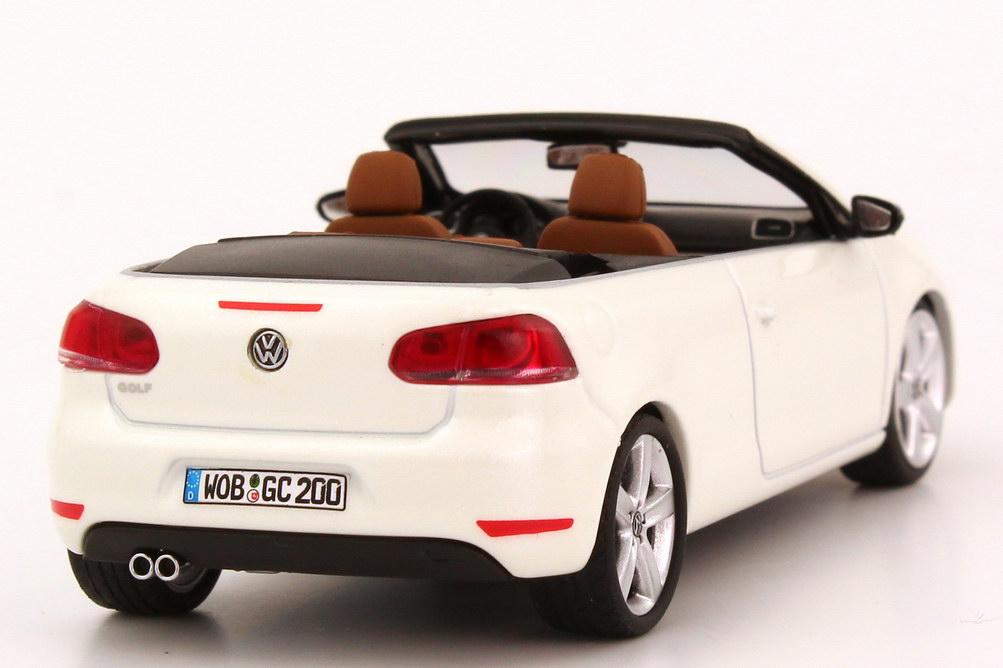 Foto 1:43 VW Golf VI Cabrio oryx-weiß-perlmutteffekt Werbemodell Schuco 5K70993000K1