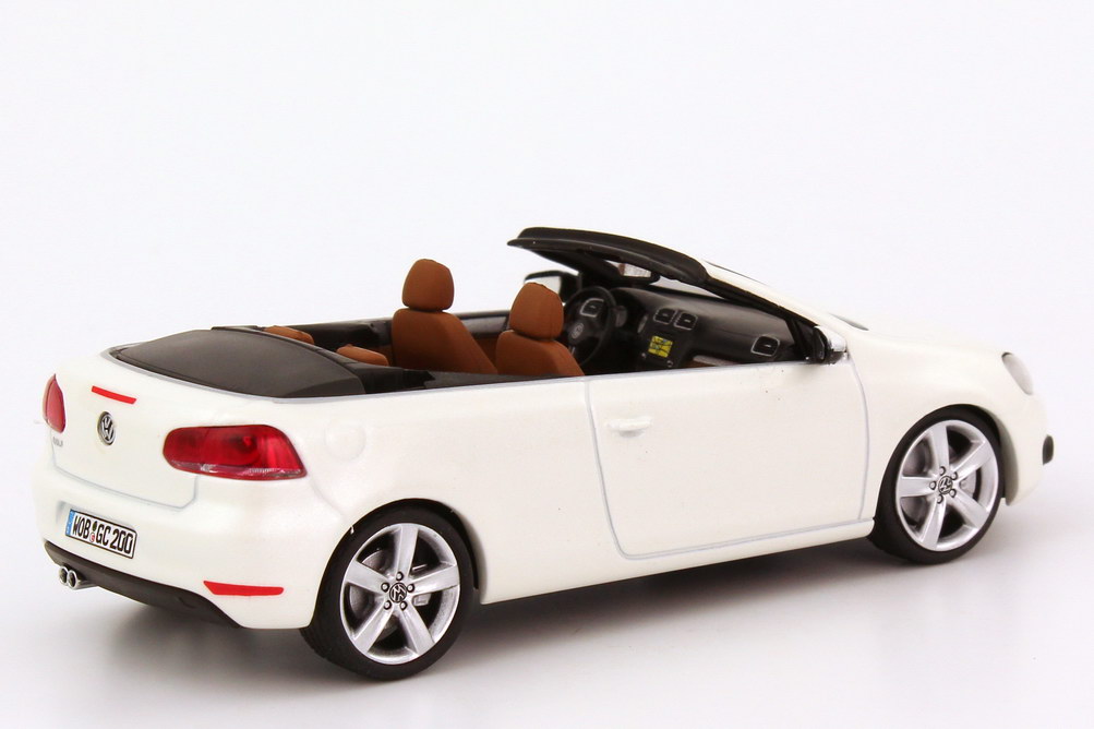 Foto 1:43 VW Golf VI Cabrio oryx-weiß-perlmutteffekt Werbemodell Schuco 5K70993000K1