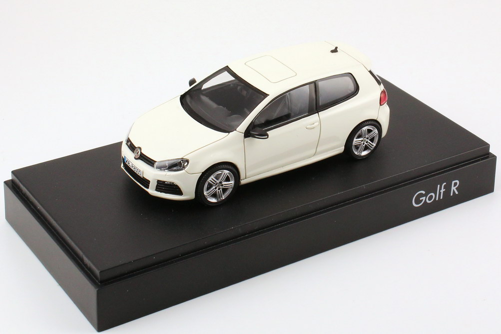 Foto 1:43 VW Golf VI R candy-weiß Werbemodell Provence Moulage 5K1099300AB9A