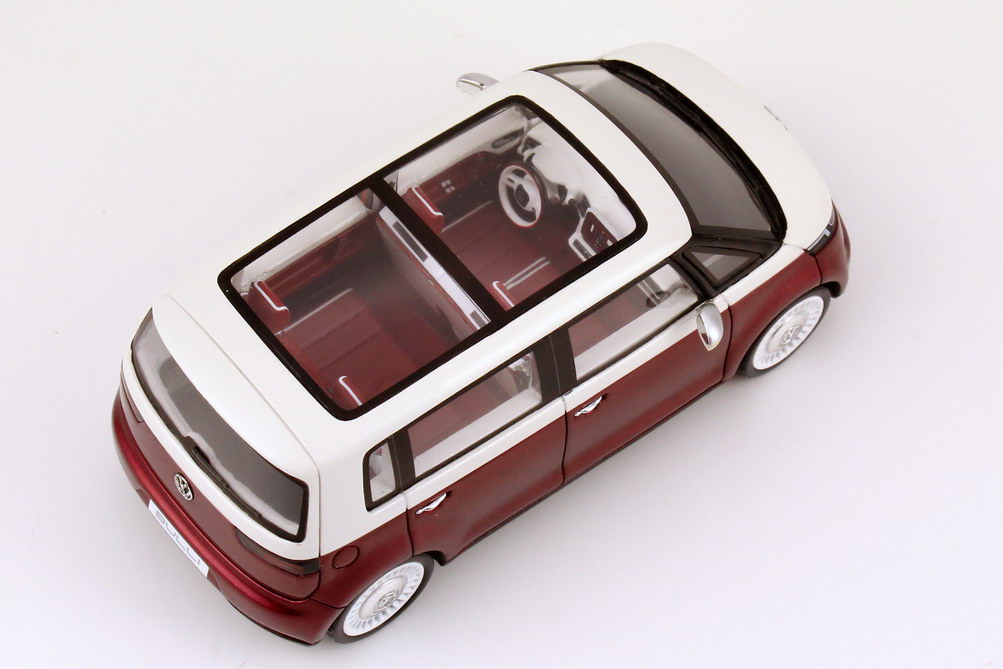 Foto 1:43 VW New Bulli concept rot-met./weiß-met. (Genfer Autosalon 2011)  Werbemodell Premium ClassiXXs 7E9099300BL9