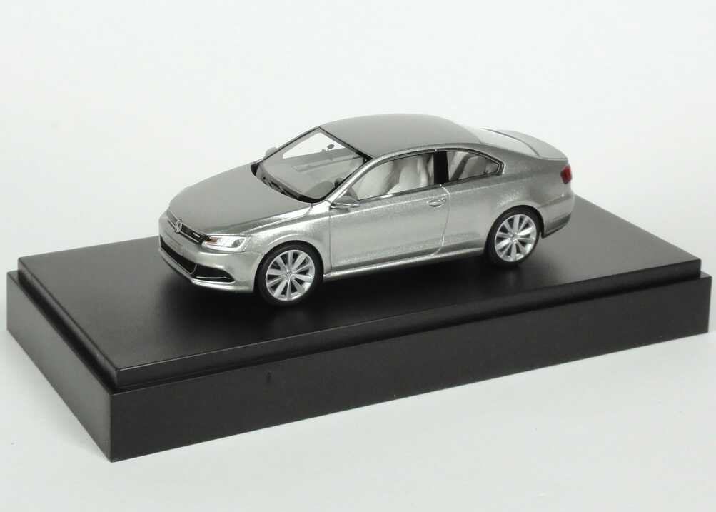 Foto 1:43 VW New Compact Coupé NCC silber-met. NAIAS Detroit 2010 Werbemodell Looksmart 000099300AA001