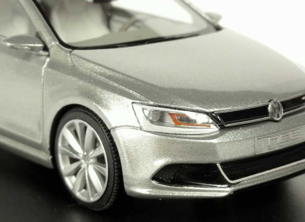 Foto 1:43 VW New Compact Coupé NCC silber-met. NAIAS Detroit 2010 Werbemodell Looksmart 000099300AA001