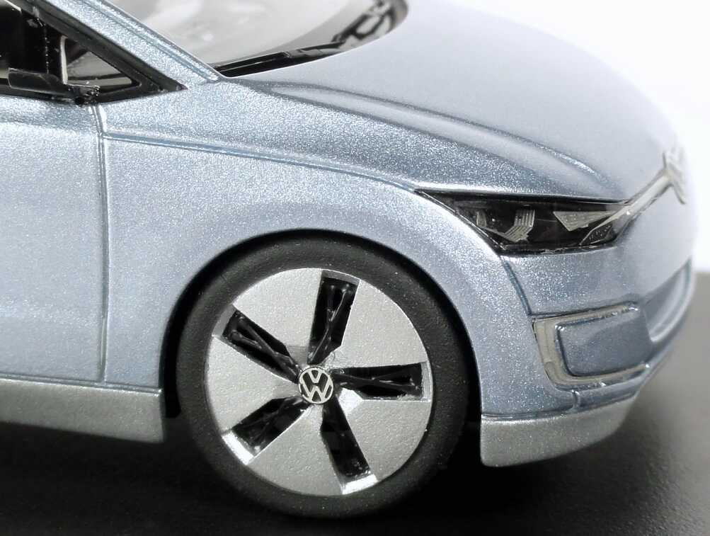 Foto 1:43 VW Studie UP! Lite eisblau-met. Los Angeles 2009 Werbemodell Looksmart 1S1099300E832