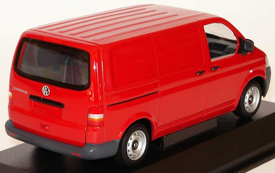 Foto 1:43 VW T5 Kasten tornadorot (1 of 1816) Minichamps 400052260