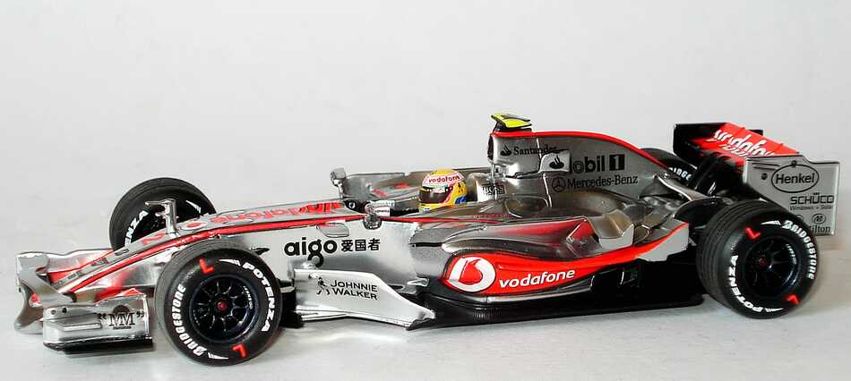 Foto 1:43 Vodafone McLaren Mercedes MP4-22 Formel 1 2007 Nr.2, Lewis Hamilton (1st win, Canada GP 2007) Minichamps 530074322