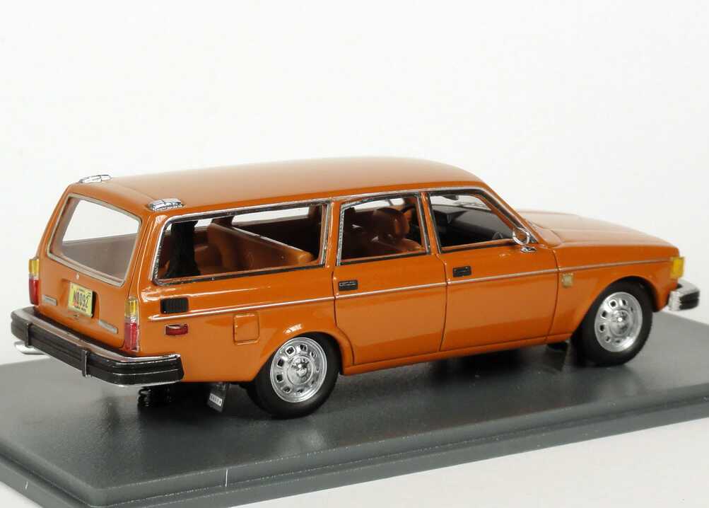 Foto 1:43 Volvo 145 Kombi (US Version) 1971 orange NEO Scale Models 43092