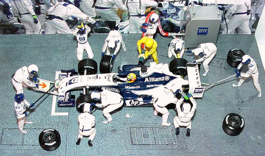 Foto 1:43 Williams F1 BMW FW26 2004 Boxenstop-/Pitstop-Diorama Werbemodell Minichamps 80420391414