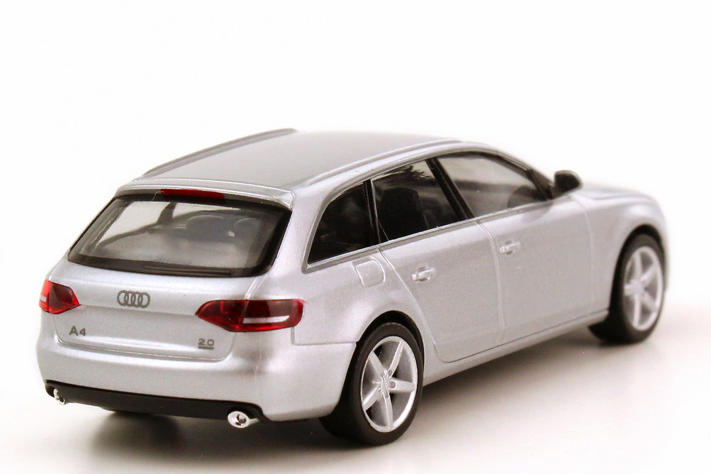 Audi A4 Avant B8 eissilber-met. - Werbemodell - herpa 5010804212