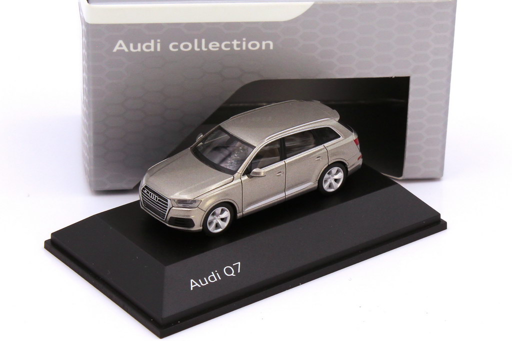 Foto 1:87 Audi Q7 Typ 4M karatbeige-met. - Werbemodell - herpa 5011407612